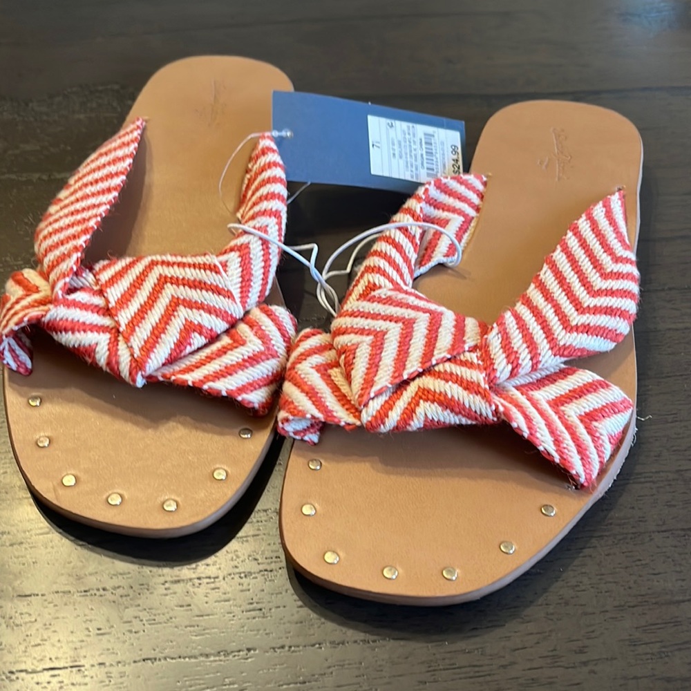 NWT Universal Thread Sandals